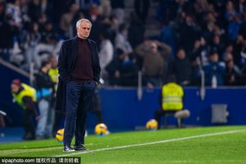 穆里尼奥的噩夢(mèng)之夜：波(bō)爾(ěr)图巨幅TIFO嘲(cháo)讽与本菲卡(kǎ)的迷(mí)失