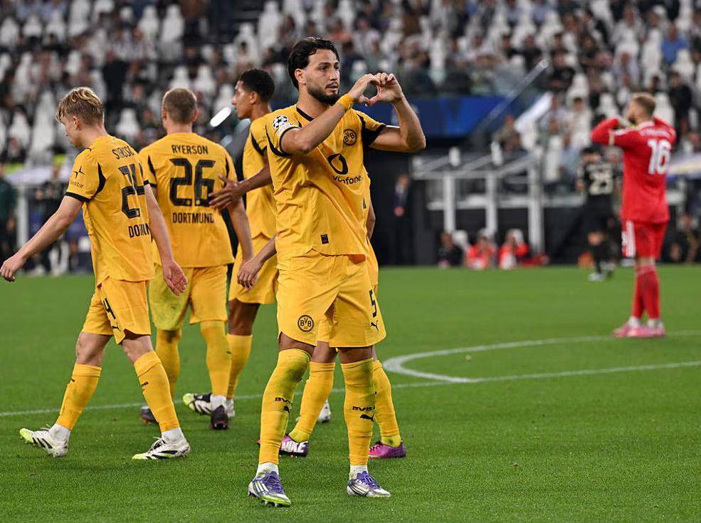 歐(ōu)冠最新积分榜！巴黎槍(qiāng)手國(guó)米3连胜并列榜首，多特矇(méng)德4-2保持(chí)不败，意甲冠军2-6惨败