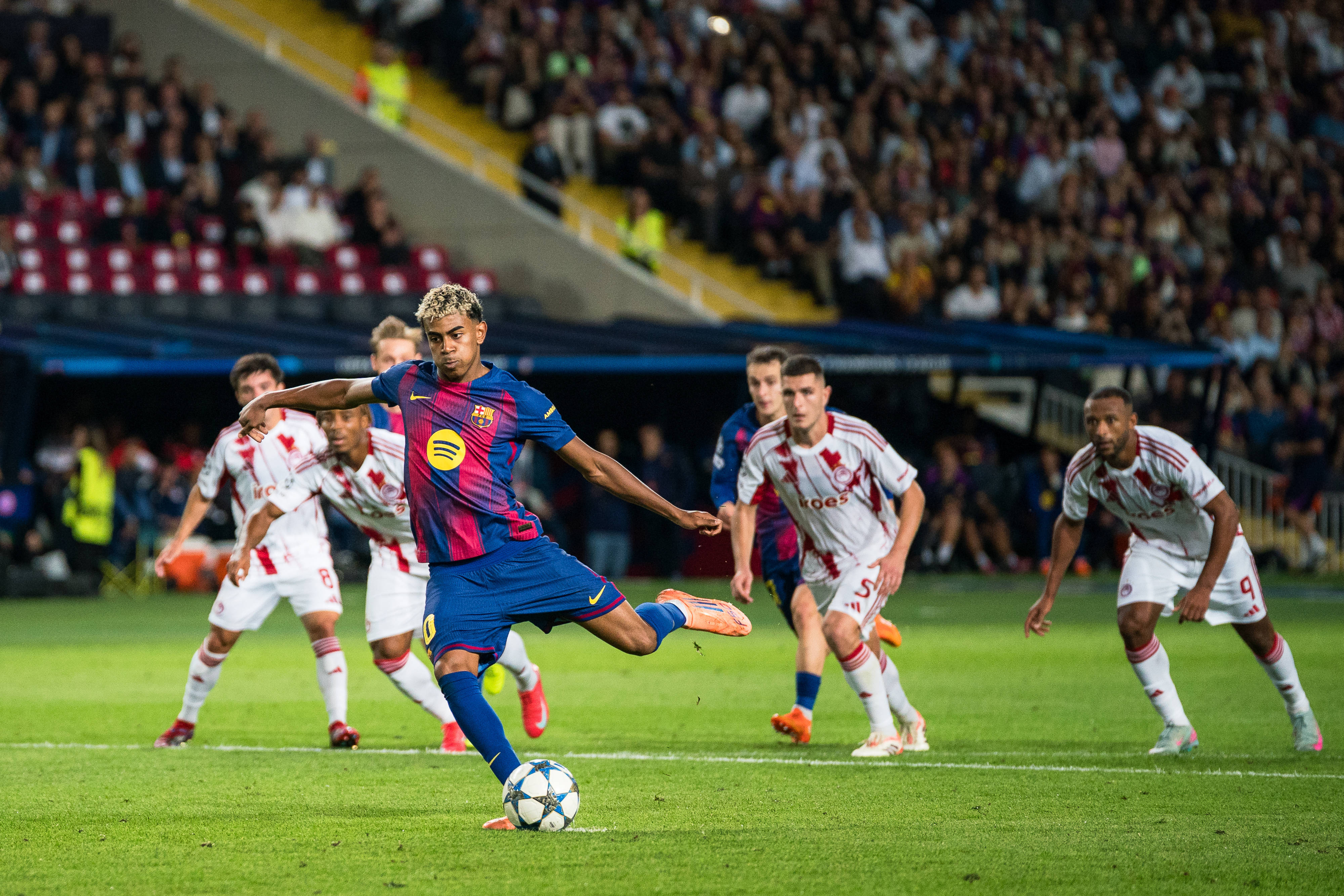 （体育(yù)）足球——欧冠：巴塞罗那(nà)勝(shèng)奥林匹亚科斯