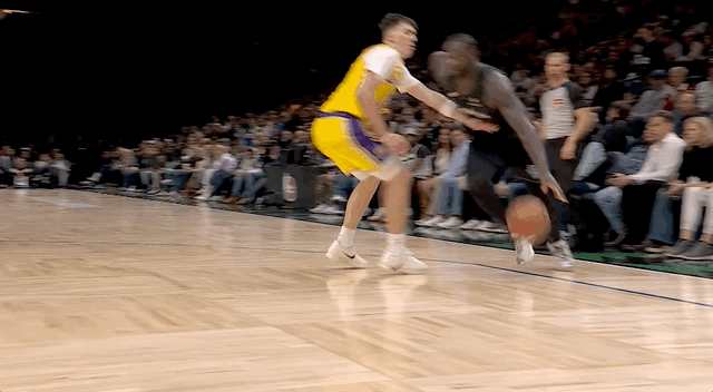 湖(hú)人絕(jué)殺(shā)！裡(lǐ)夫斯压哨絕(jué)殺(shā)！排队给拉拉维亚道歉...