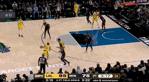 湖(hú)人絕(jué)殺(shā)！裡(lǐ)夫斯压哨絕(jué)殺(shā)！排队给拉拉维亚道歉...