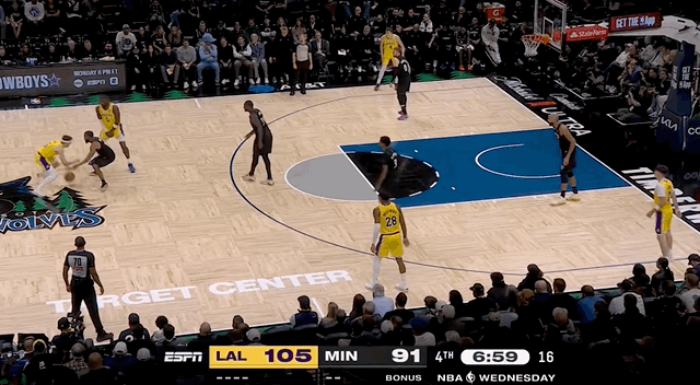 湖(hú)人絕(jué)殺(shā)！裡(lǐ)夫斯压哨絕(jué)殺(shā)！排队给拉拉维亚道歉...