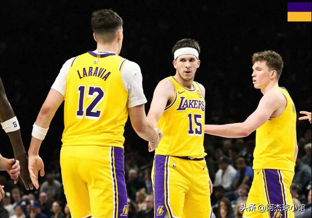 比(bǐ)肩科比(bǐ)！里夫斯压哨绝杀！厲(lì)害！