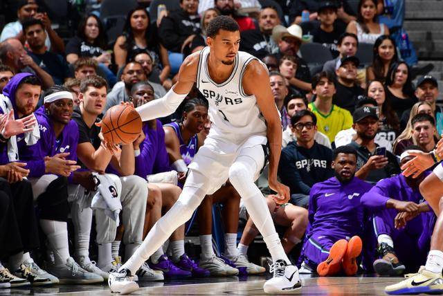 NBA季前赛：文班亚馬(mǎ)22+7馬(mǎ)刺加(jiā)時(shí)险胜爵(jué)士 加(jiā)西(xī)亚20分統(tǒng)治加(jiā)時(shí)