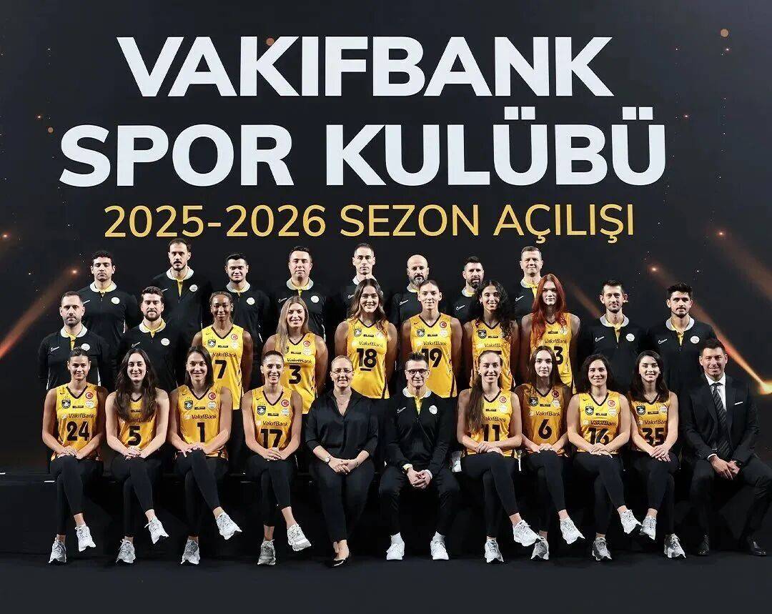 瓦(wǎ)基弗银行女排 新赛季冲歐(ōu)冠(guān)決(jué)赛 主(zhǔ)帅:很幸运能拥有博斯科维奇