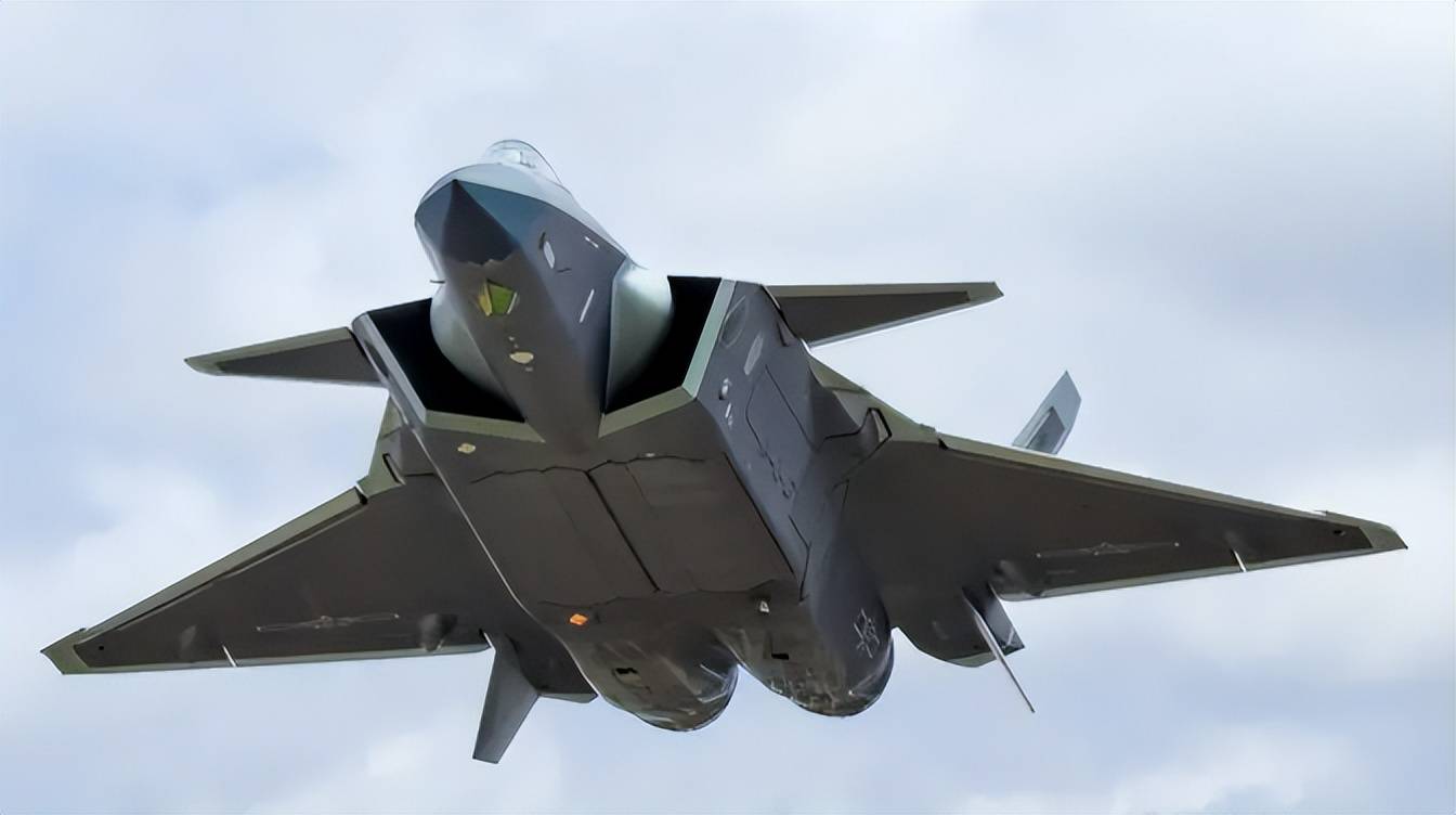 邊(biān)求和邊(biān)挑事？日本无视警告，硬去南海(hǎi)捣乱！微(wēi)妙关头，解放军一点不惯着，轰炸机群已(yǐ)起飞